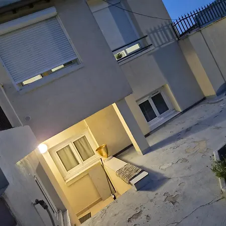 Diaspo Residences فندق مبيت وإفطار أورْجونْتُيْ